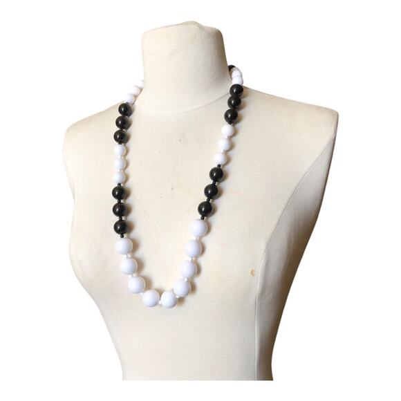 Vintage 1980’s Monet Lucite Black and White Bead Necklace Gold Toned Clasp - Picture 3 of 9